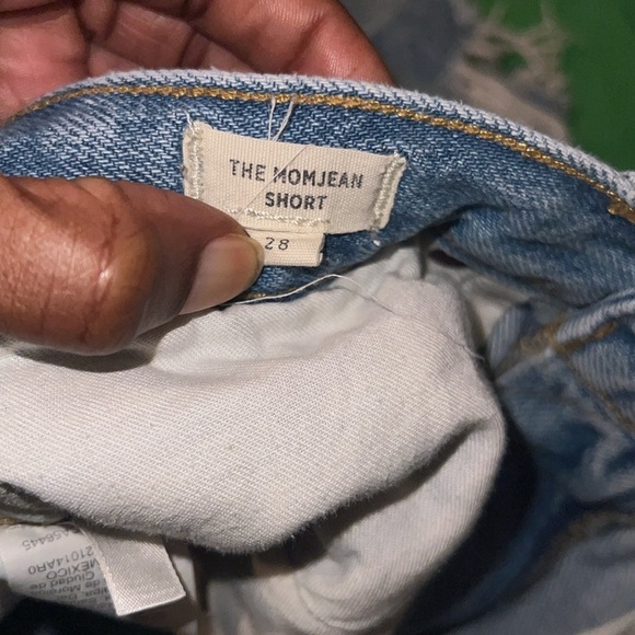 Madewell The Mom Jean Distressed Denim Women Shorts size 28- Flaw - Picture 7 of 9